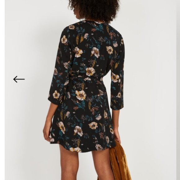 Frank and Oak | Floral Printed Blazer Dress - Picture 2 of 11